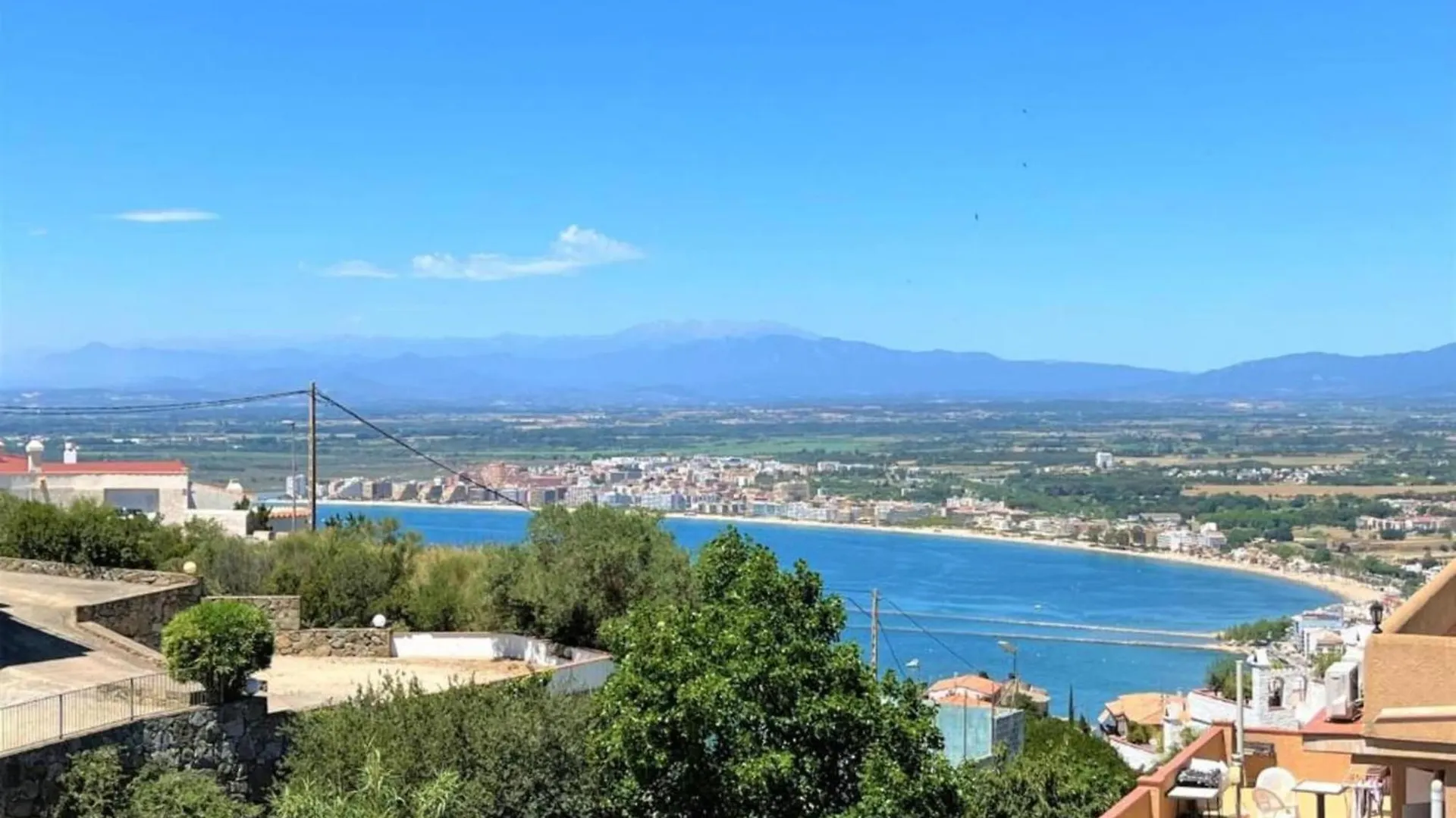 Apartment With View روساس